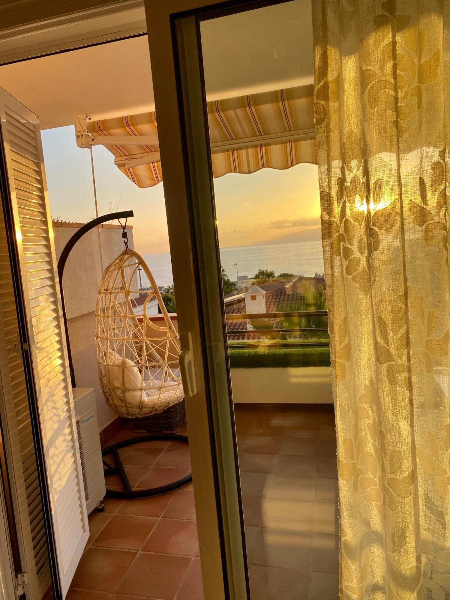 Apartment With Spectacular View In Puerto Santiago Puerto de Santiago  Buitenkant foto
